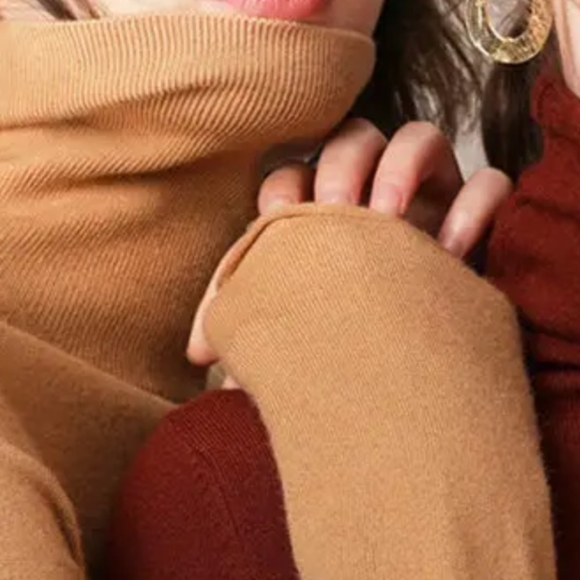 NWT Turtleneck Sweater in Camel - Picture 1 of 4